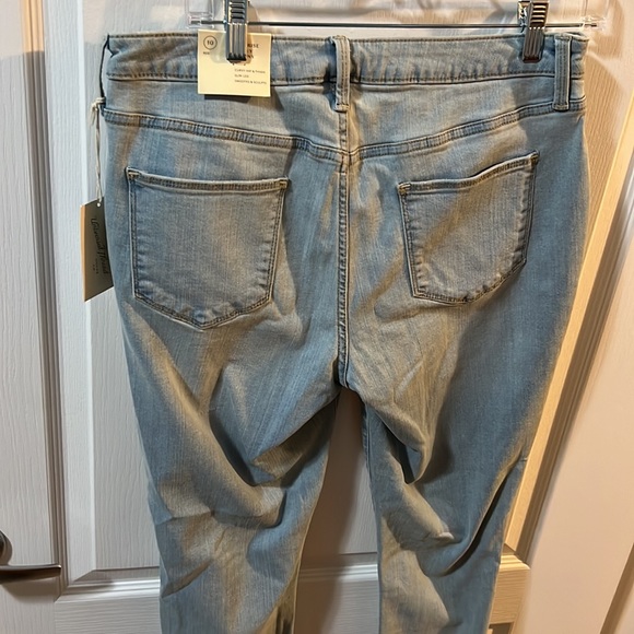 University Thread Jeans - Picture 2 of 2